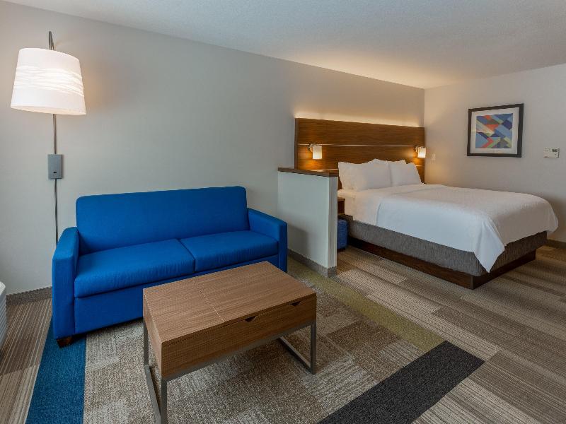 Holiday Inn Express and Suites Rice Lake image