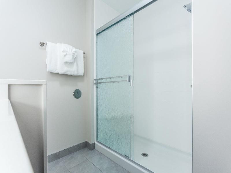 Holiday Inn Express and Suites Rice Lake image