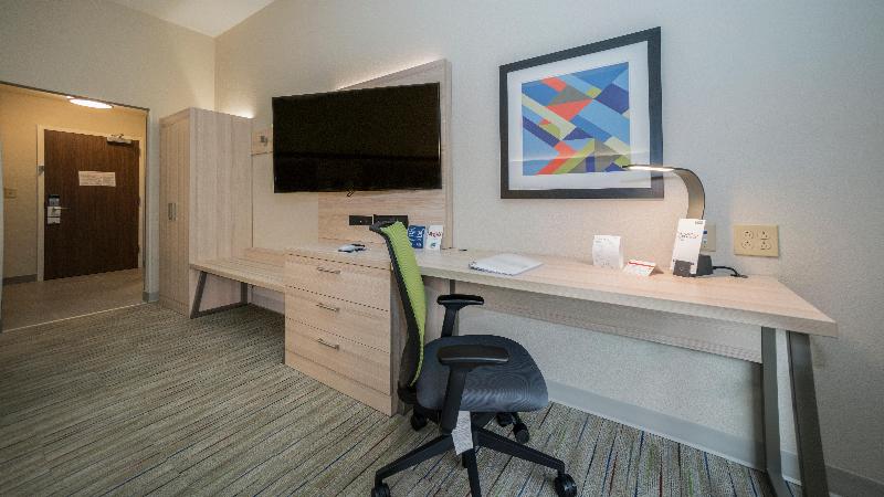 Holiday Inn Express and Suites Southaven Central - image