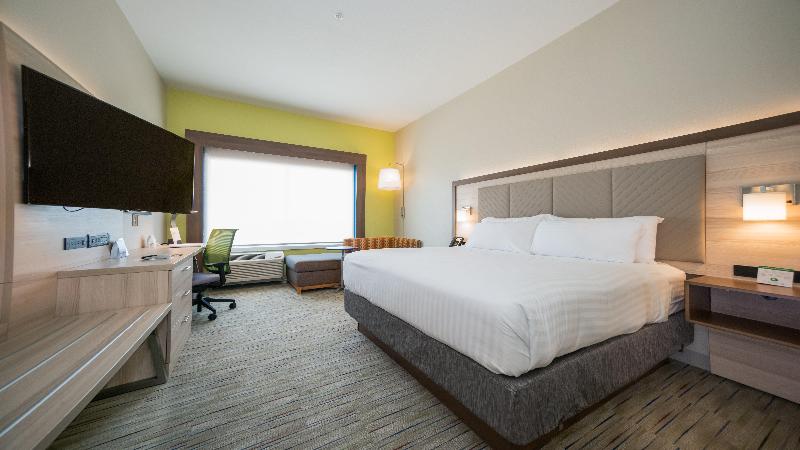 Holiday Inn Express and Suites Southaven Central - image