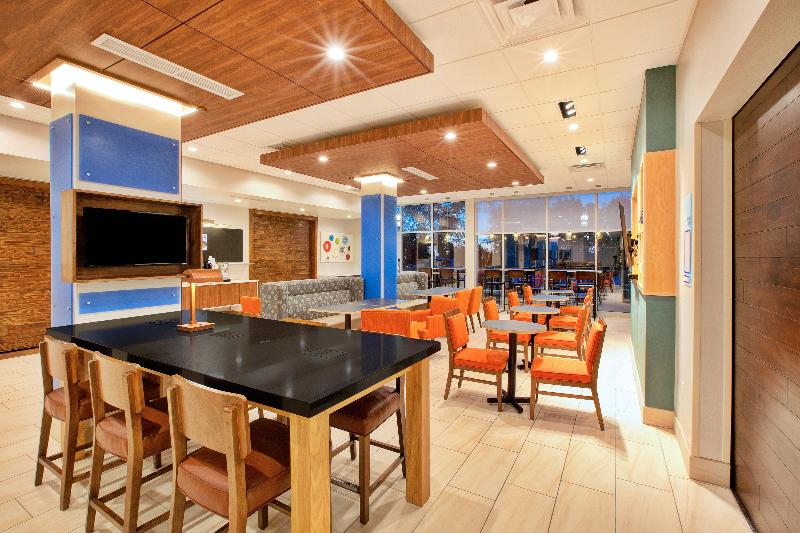 Holiday Inn Express & Suites New Castle By IHG image
