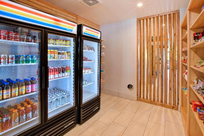 Holiday Inn Express & Suites New Castle By IHG image