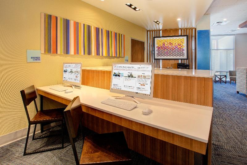 Holiday Inn Express & Suites New Castle By IHG image