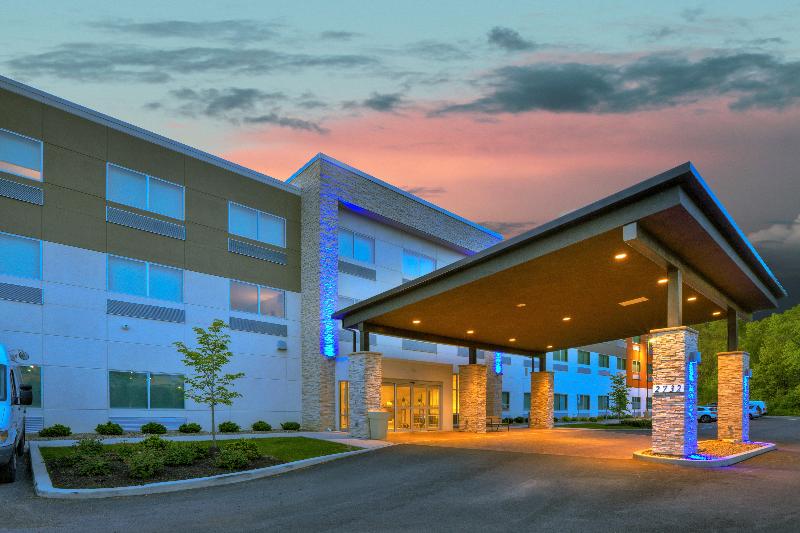 Holiday Inn Express & Suites New Castle By IHG image