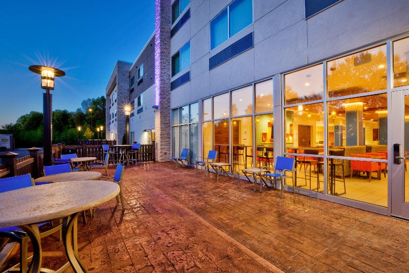Holiday Inn Express & Suites New Castle By IHG image