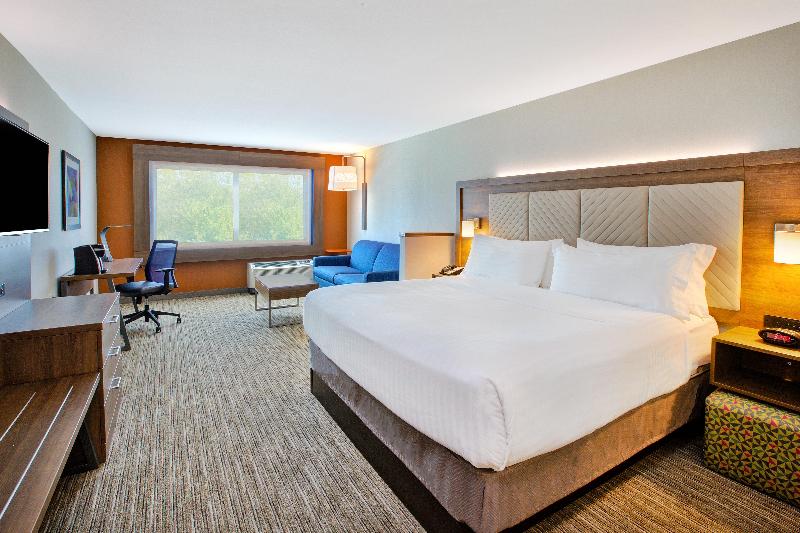 Holiday Inn Express & Suites New Castle By IHG image