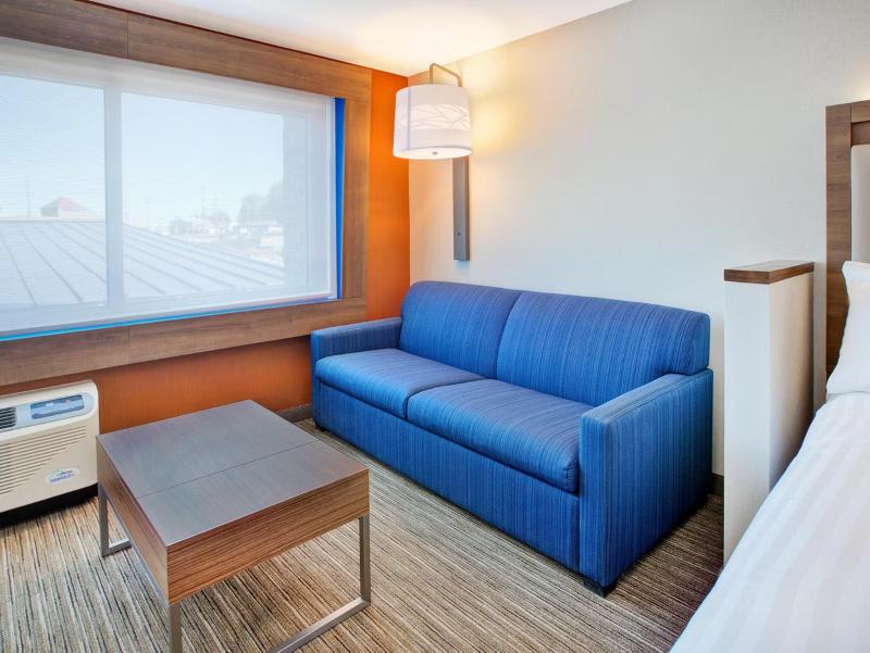 Holiday Inn Express & Suites New Castle By IHG image