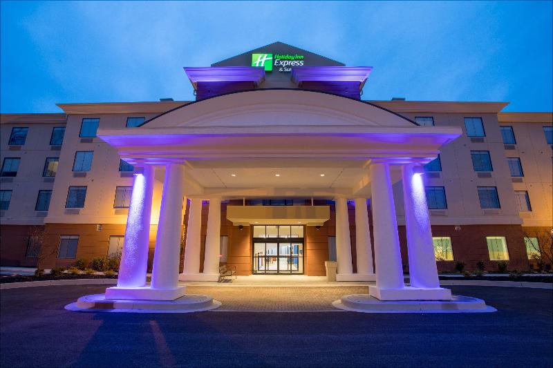 Holiday Inn Express and Suites Owings Mills-Baltim