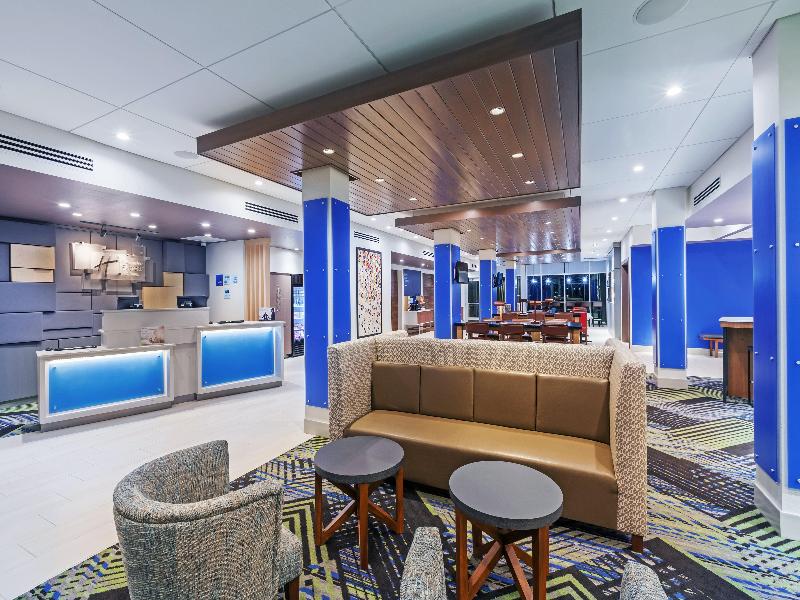 Holiday Inn Express and Suites Chanute image