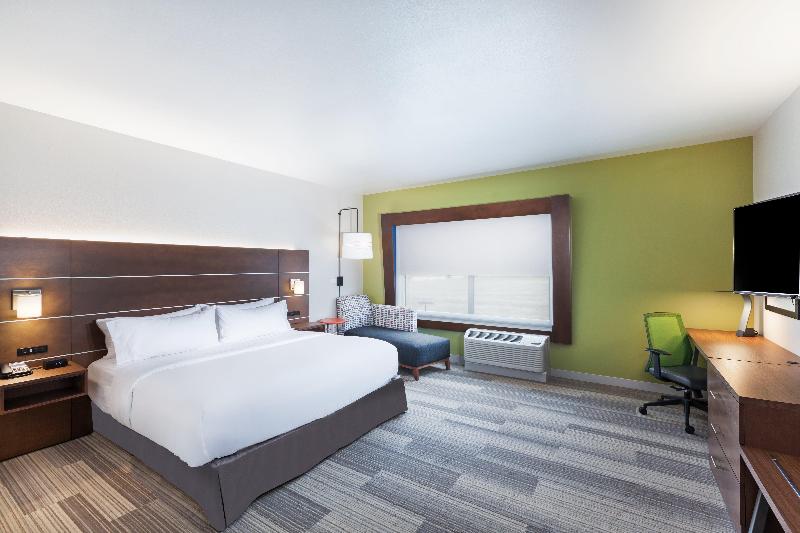 Holiday Inn Express and Suites Chanute image