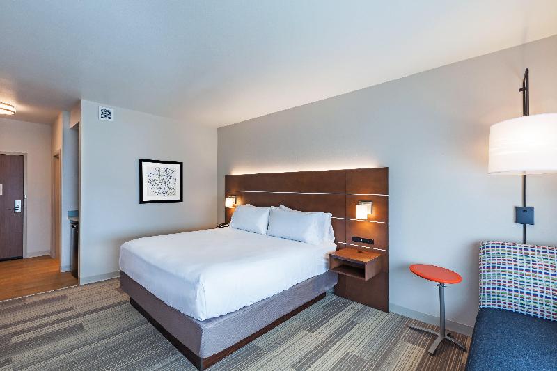 Holiday Inn Express and Suites Chanute image