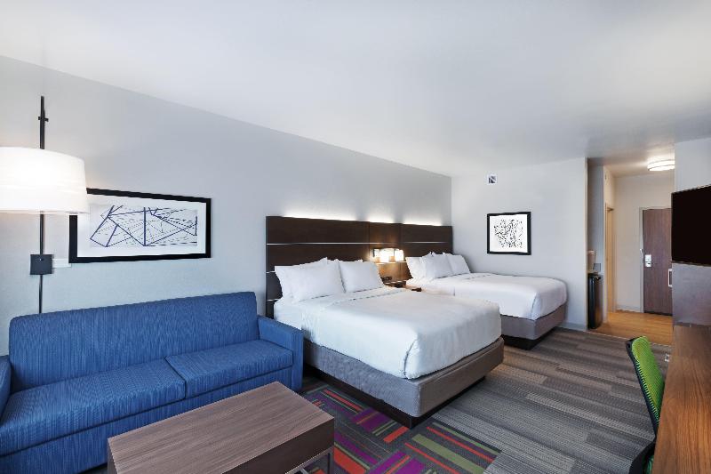 Holiday Inn Express and Suites Chanute image
