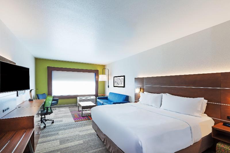 Holiday Inn Express and Suites Chanute image