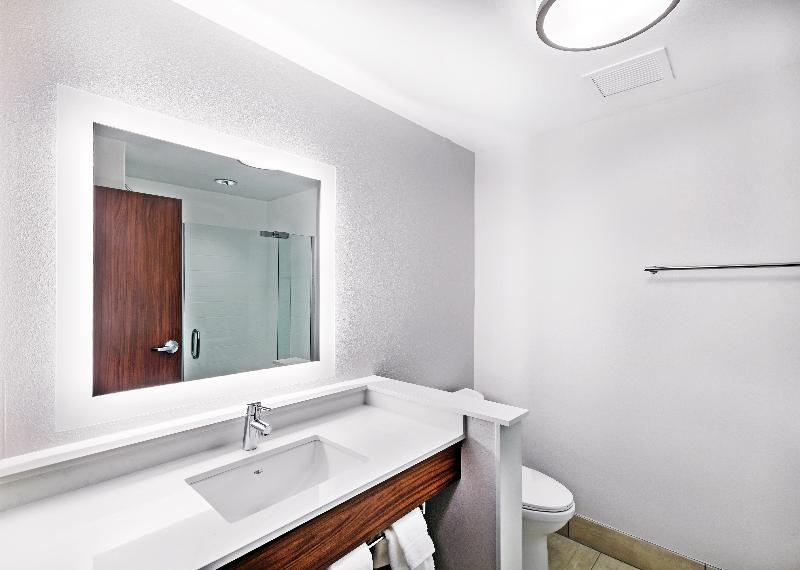 Holiday Inn Express and Suites Chanute image