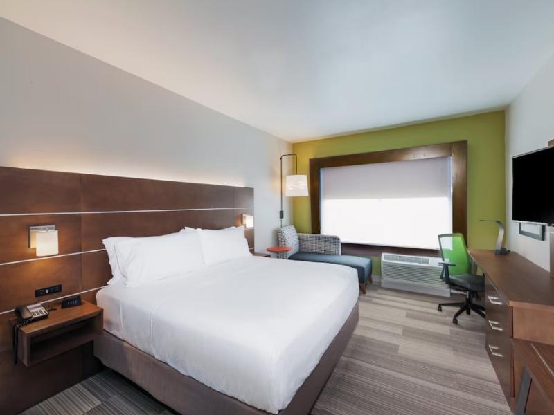 Holiday Inn Express and Suites Chanute image