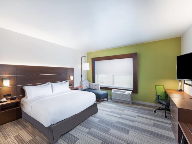 Holiday Inn Express and Suites Chanute image
