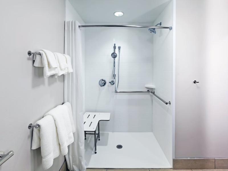 Holiday Inn Express and Suites Chanute image