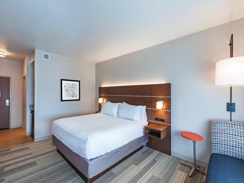 Holiday Inn Express and Suites Chanute image