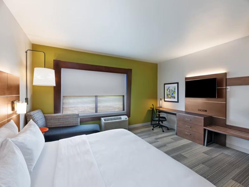 Holiday Inn Express and Suites Chanute image