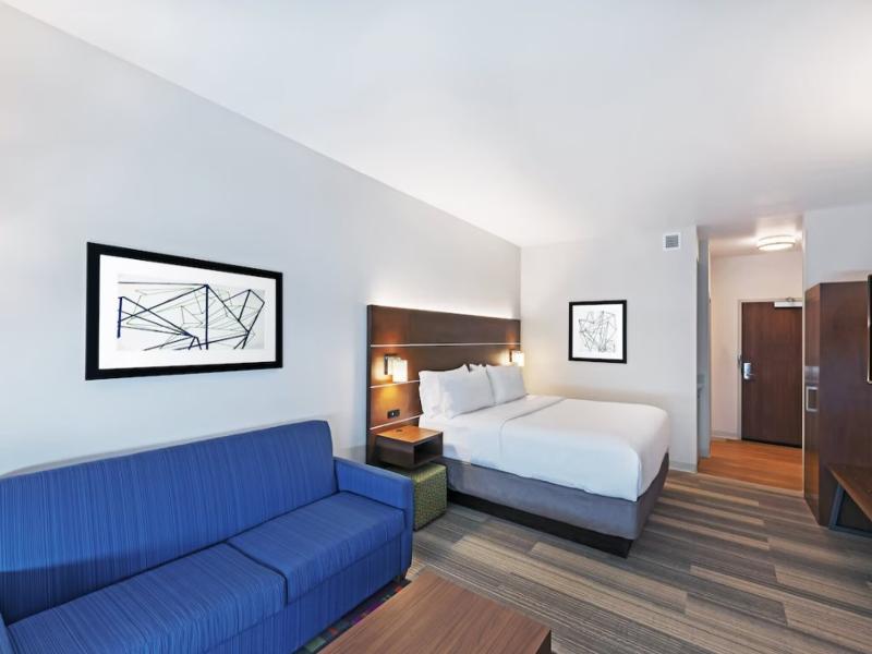 Holiday Inn Express and Suites Chanute image