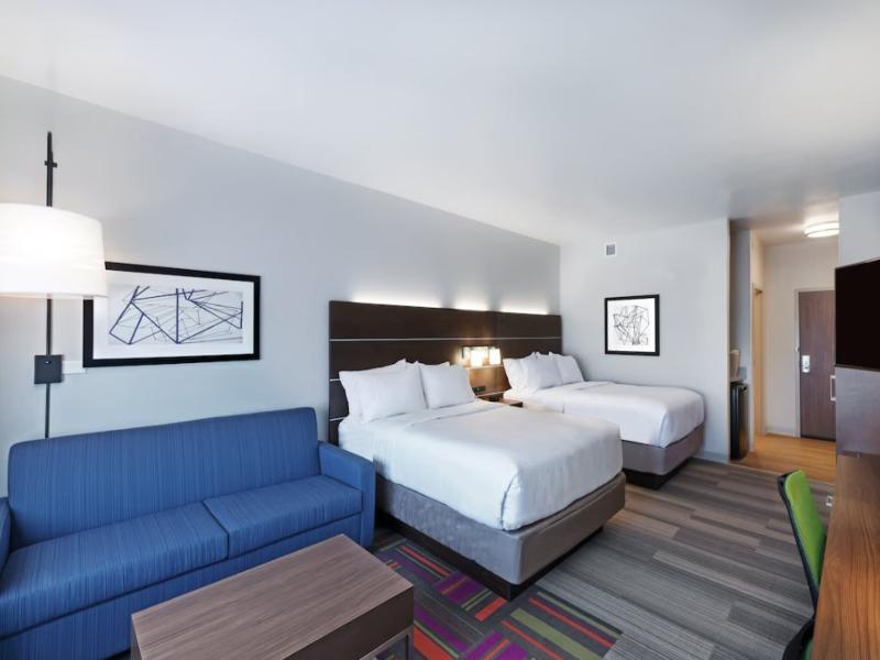 Holiday Inn Express and Suites Chanute image