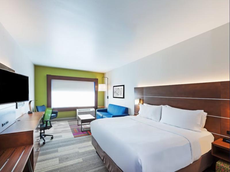 Holiday Inn Express and Suites Chanute image