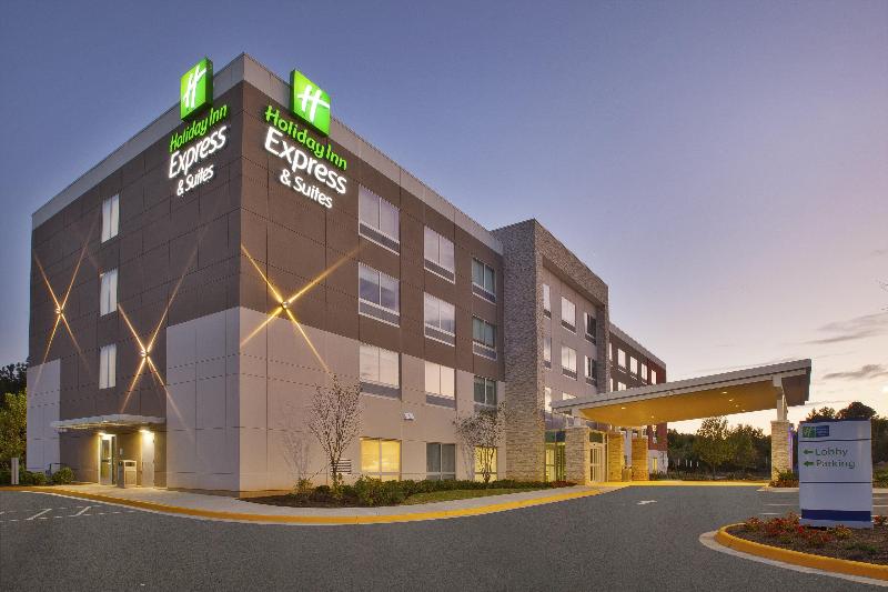 Holiday Inn Express & Suites South Hill image