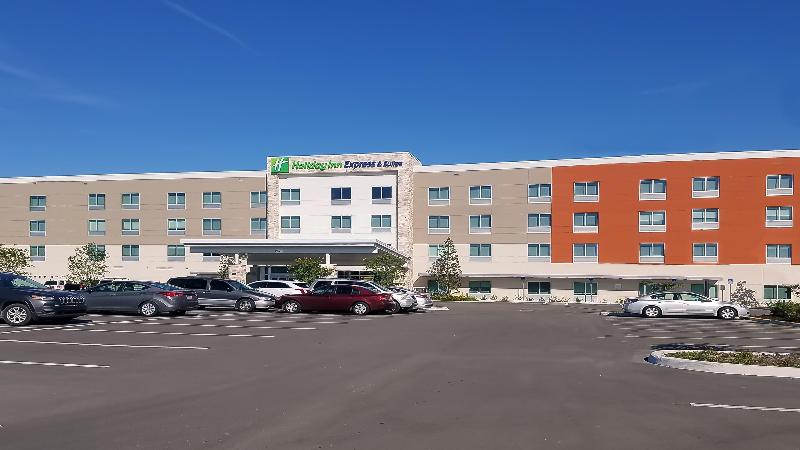 Holiday Inn Express and Suites Tampa East - Ybor C