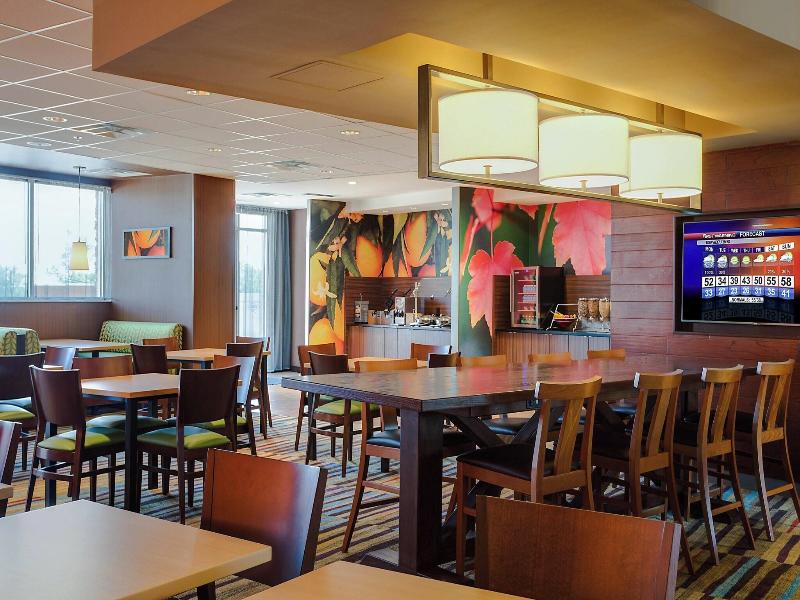 Fairfield Inn & Suites Dallas West/I-30 image