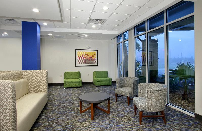 Holiday Inn Express and Suites Columbus North image