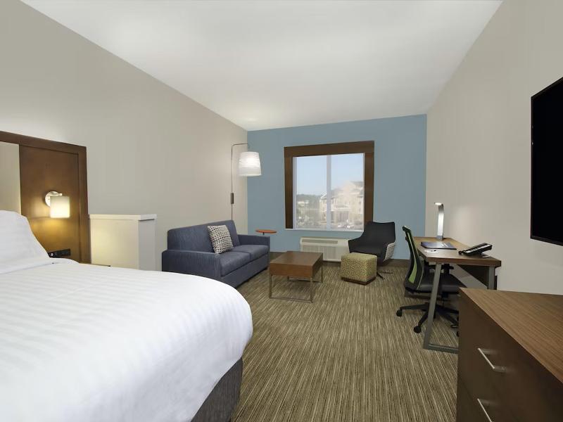 Holiday Inn Express and Suites Columbus North image
