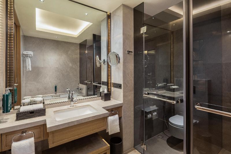 Hilton Manila image