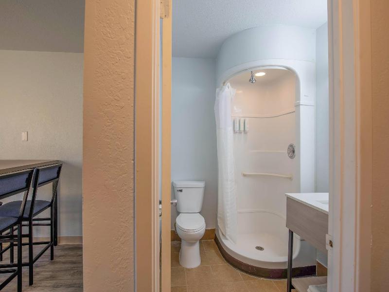 Hotel South Bend - Campus image