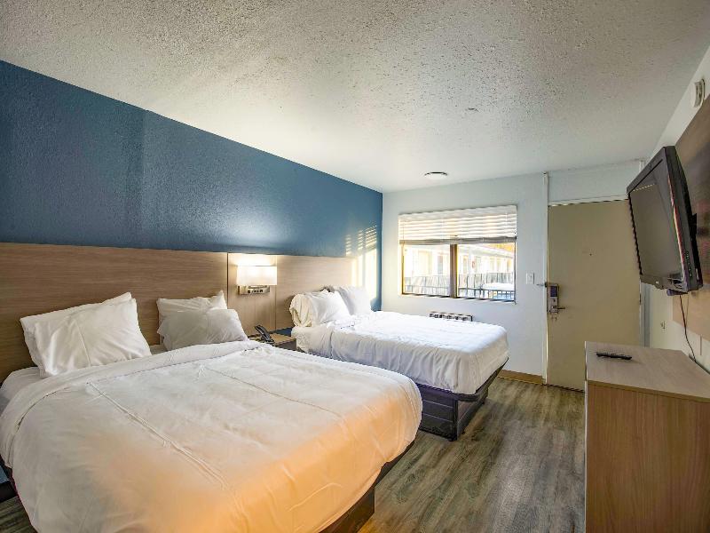 Hotel South Bend - Campus image