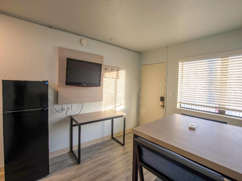 Hotel South Bend - Campus image