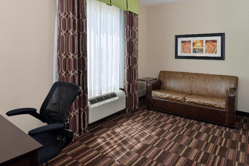 Holiday Inn Express & Suites Alva By IHG image