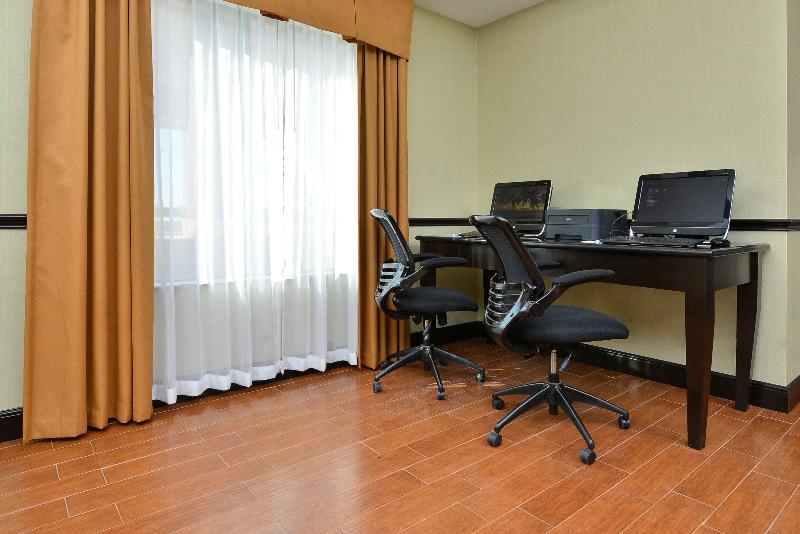 Holiday Inn Express & Suites Alva By IHG image