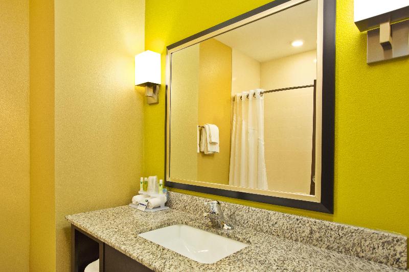 Holiday Inn Express Hastings photo 23