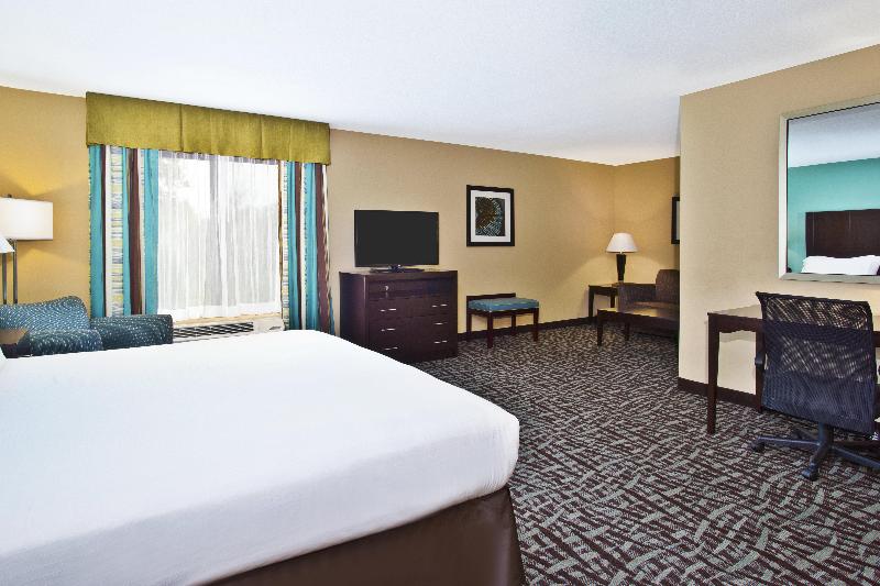 Holiday Inn Express Hastings image