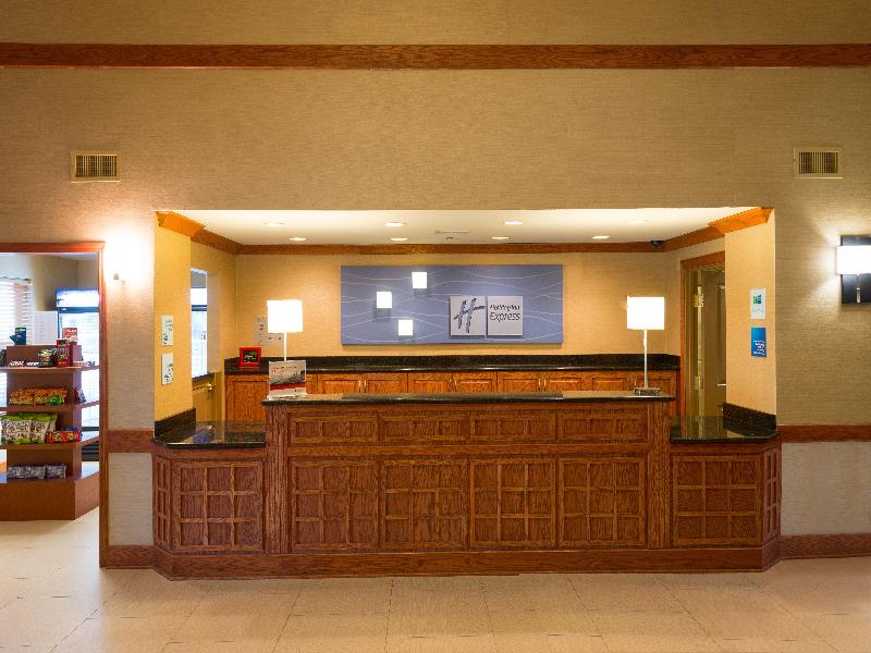 Holiday Inn Express & Suites Chicago West Rosselle image