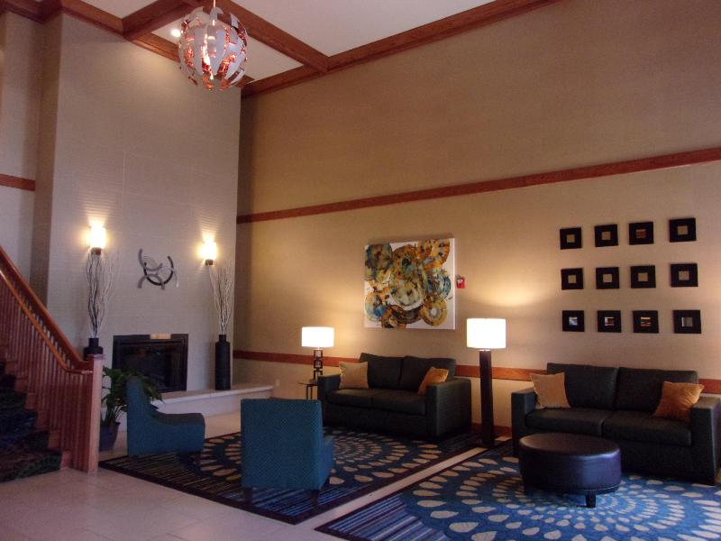 Holiday Inn Express & Suites Chicago West Rosselle image