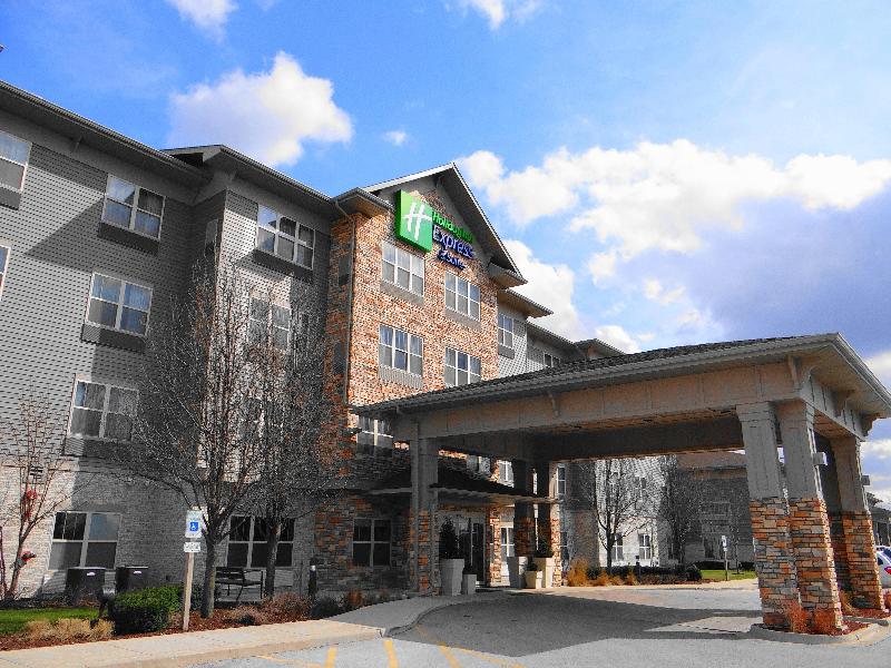 Holiday Inn Express & Suites Chicago West Rosselle image