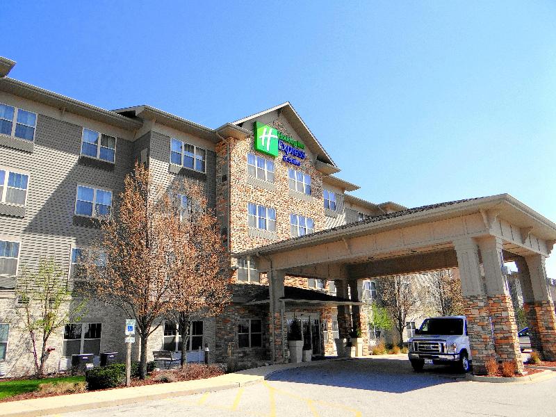 Holiday Inn Express & Suites Chicago West Rosselle image