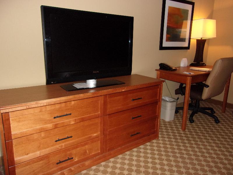 Holiday Inn Express & Suites Chicago West Rosselle image