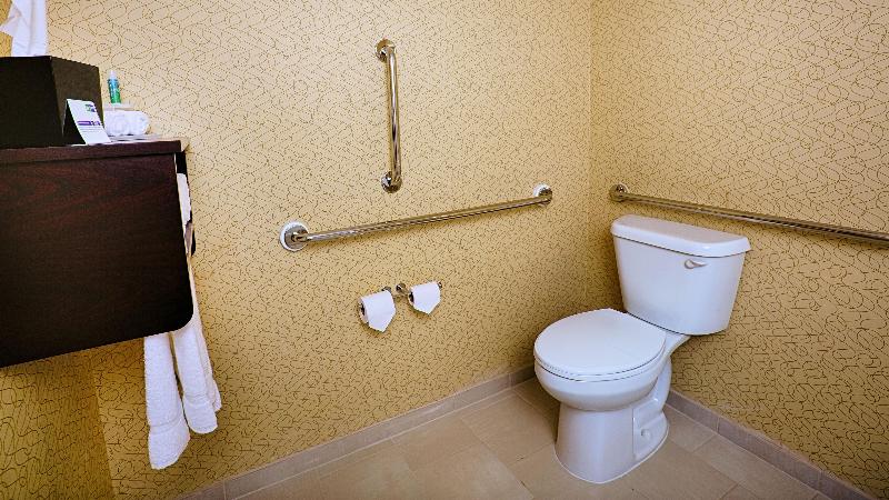 Holiday Inn Express Bordentown - Trenton South image