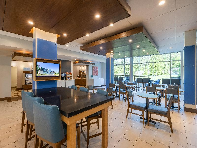 Holiday Inn Express & Suites Greenwood Mall image