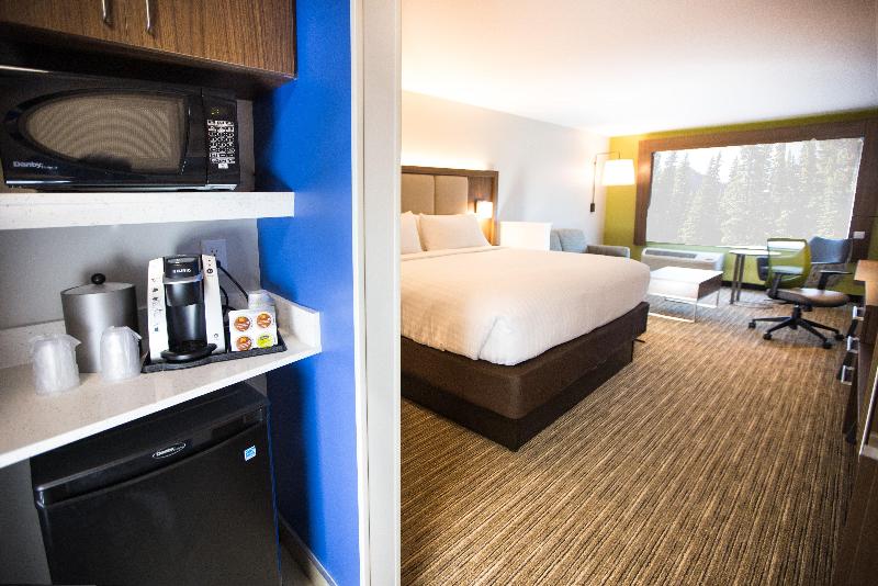 Holiday Inn Express & Suites Greenwood Mall image