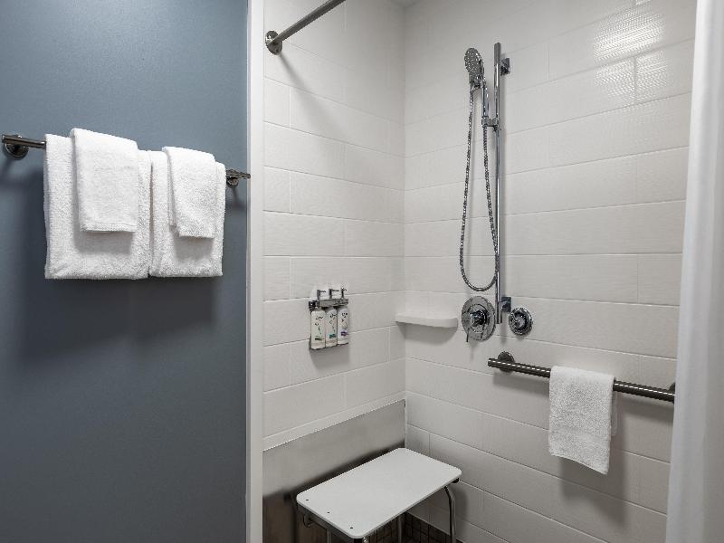 Holiday Inn Express & Suites Greenwood Mall image