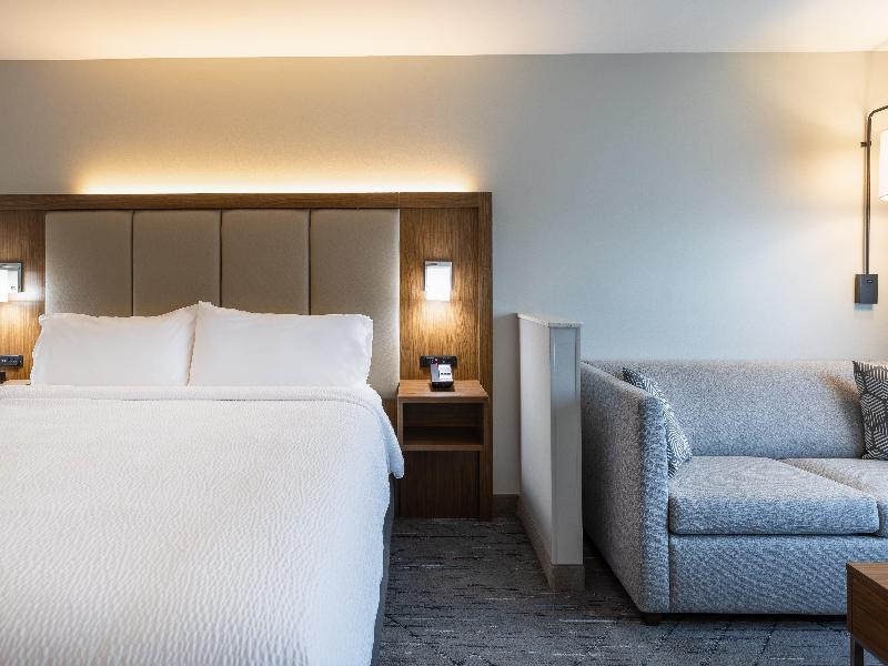 Holiday Inn Express & Suites Greenwood Mall image