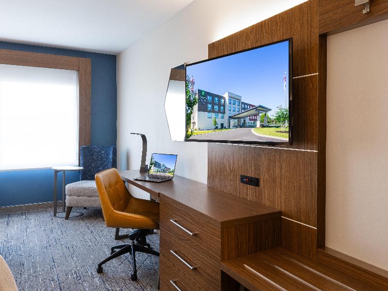 Holiday Inn Express & Suites Greenwood Mall image